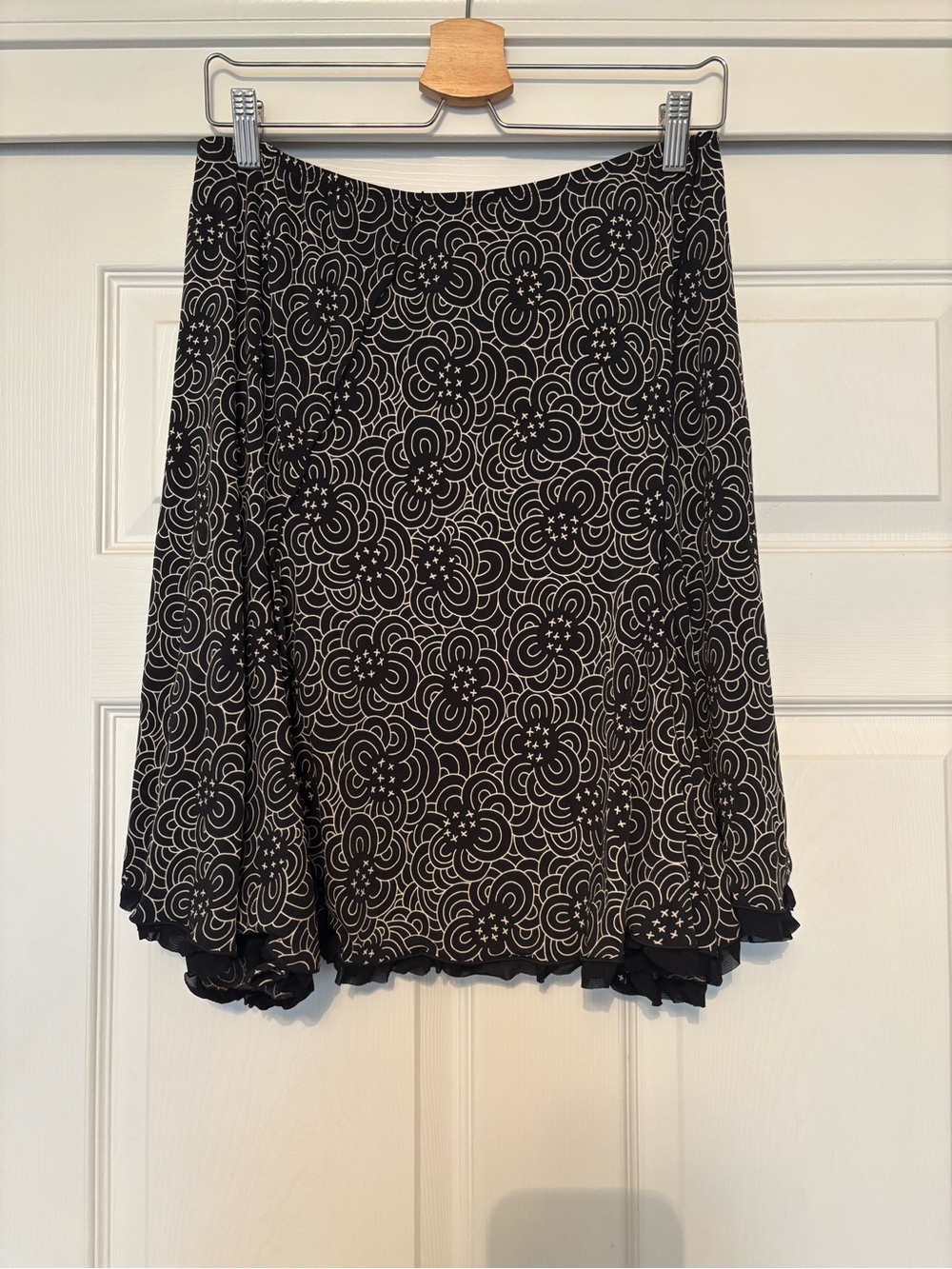 Studio M Black and White Floral-Print Midi Skirt